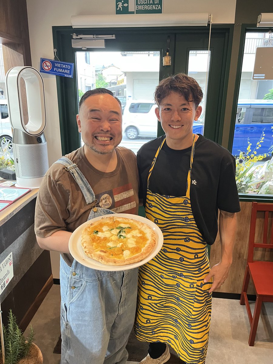 今日は柏でオーブンしたSTADIO PIZZA VAMOZ!!!さんへ。 ここは現役J