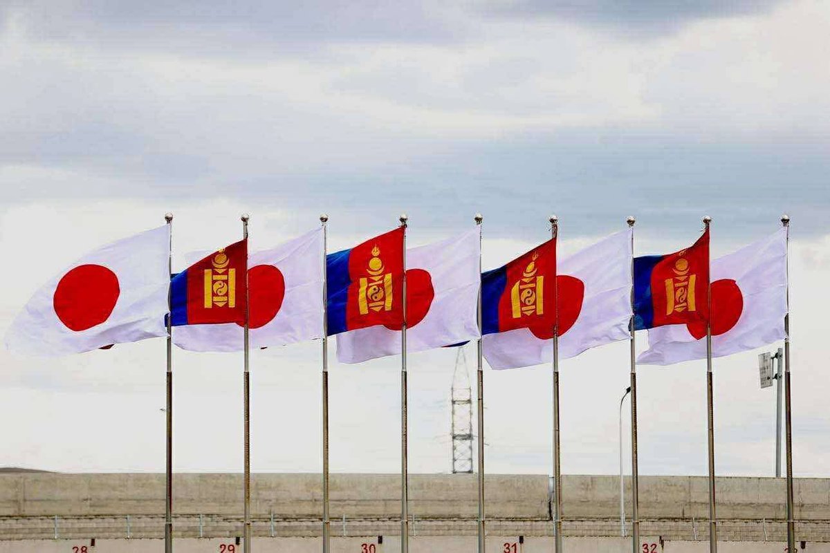 Ээдээ хөл залгуулсан даа 
🇲🇳🇲🇳🇲🇳🇯🇵🇯🇵🇯🇵
1995 он