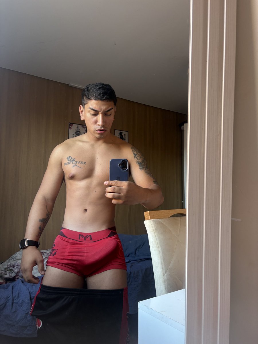 Ele estourando na cueca 😏😈
Da rt aí bb