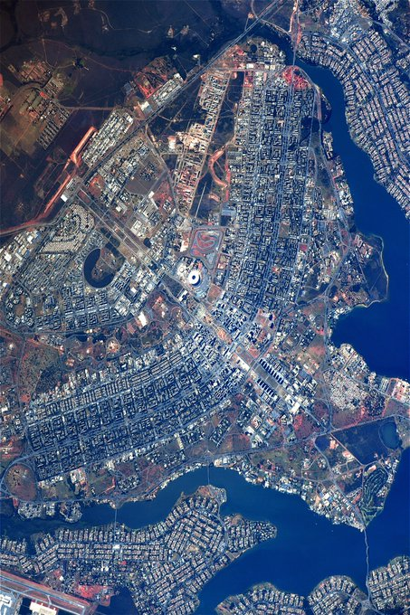La Estación Espacial Internacional (ISS) orbita la Tierra 16 veces al día, capturando imágenes impresionantes de todo el mundo.  

Sigue el Hilo para descubrir 20 de los mejores jamás tomadas  

1 - Brasilia