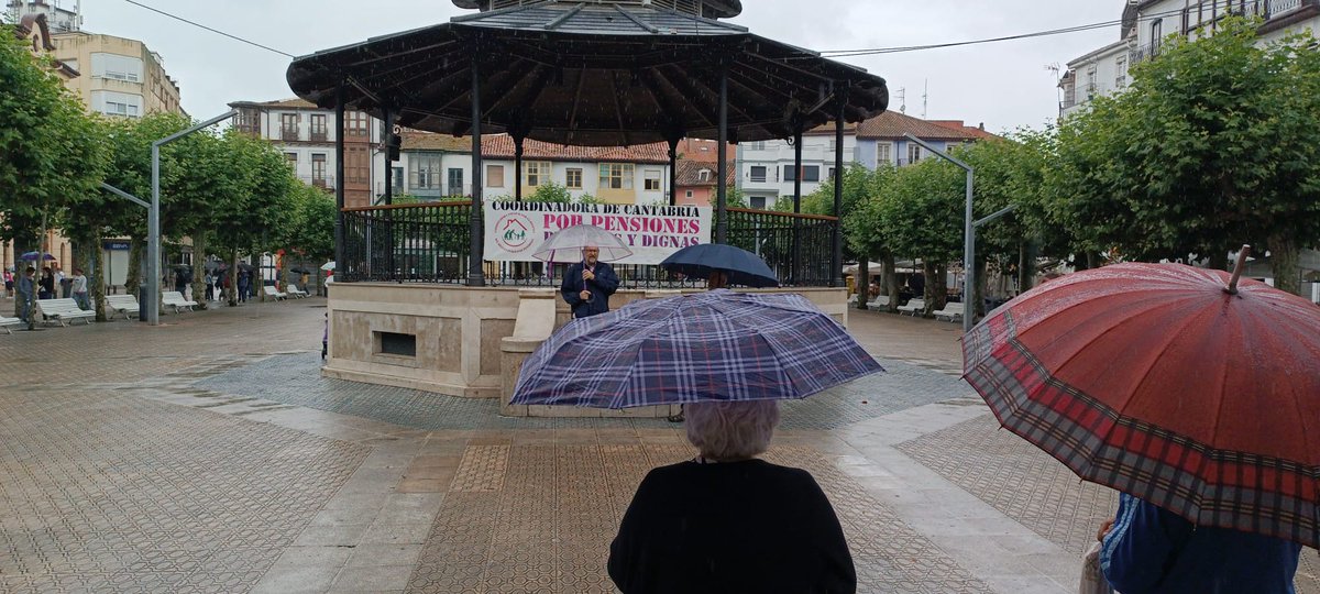 Un lunes más en Santoña 
hoy con un compañero menos 
en pleno centro del Pueblo no te puede dar un infarto un fin de semana puesto que no tenemos servicio de  urgencias  y todo gracias a estos gobernantes sembradores de muerte