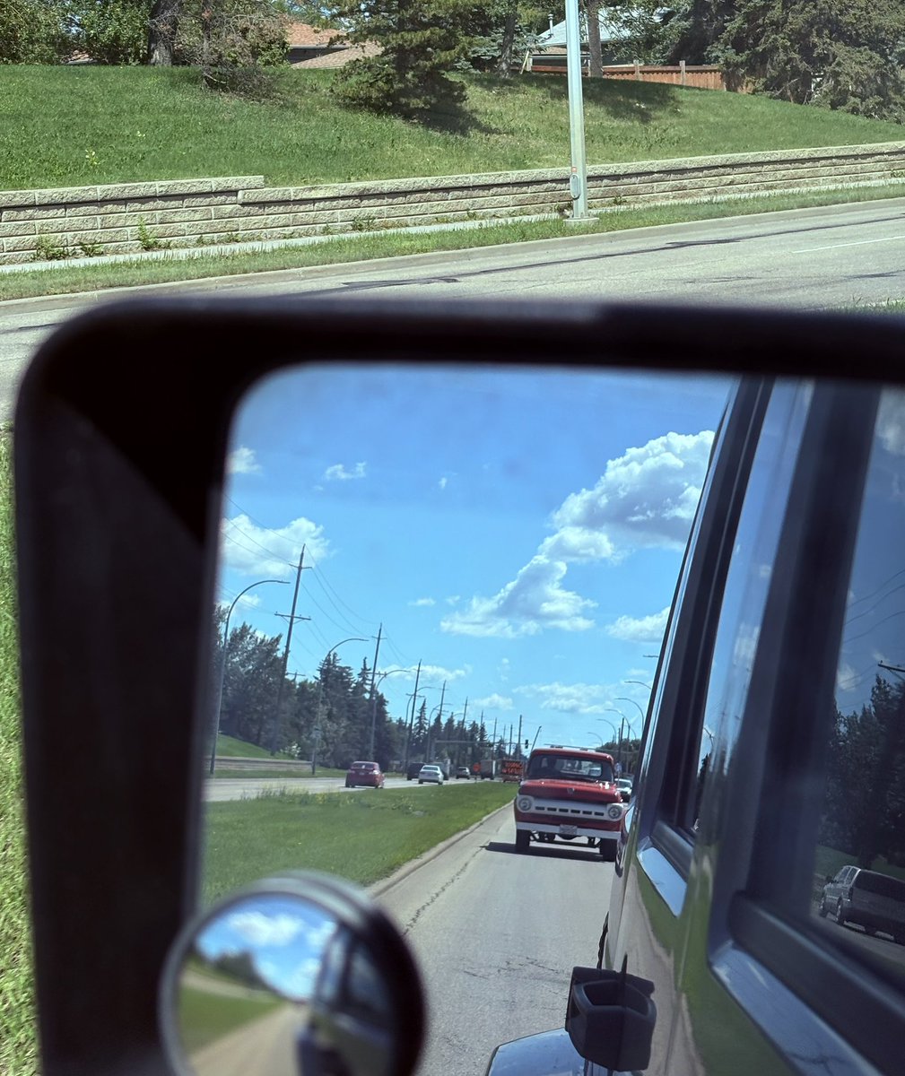 When you check your side view and suspect that <a href="/Bob_Janke/">Böb Jänke: Hönkÿ</a> might be tailing you…