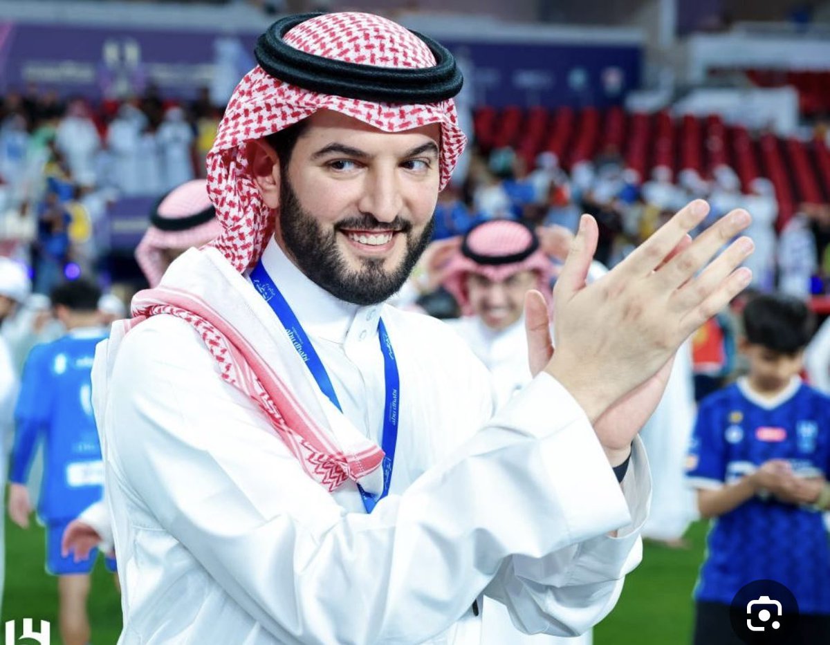 مايحدث من بعض الإعلاميين والمعرفات المحسوبة على البيت الأزرق من استمرار الحديث عن إدارة #الهلال في هذا التوقيت أمر في غاية الخطر .. بالرغم من المُنجز الذي تحقق في بطولة كاس العالم للأندية إلاّ أن الأمر يشبه لحد كبير الشخصنة أو مقولة مع أني هلالي  والسؤال المهم .. 
إذا كان العتب