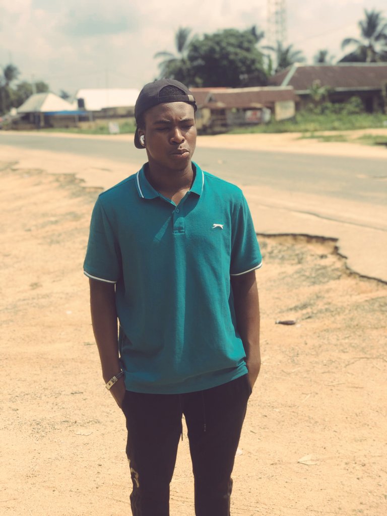ayodejitenio's tweet image. Day 7 (but I hear it&apos;s day 5) of 365

Today I seriously thought about killing myself. 

But I drank garri and everything was okay again.

@365consistency1 

Enjoy this random picture of me from last year 😁😁