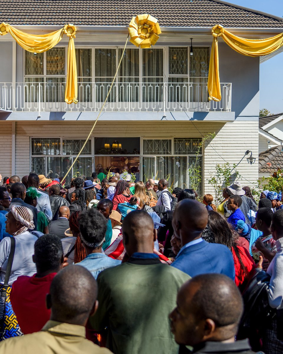 Scientology's tweet image. Following the dedication, enthused attendees explore the Alexandra Park estate—now preserved as a cornerstone of L. Ron Hubbard’s legacy in the region. scientology.org/scientology-to…
#scientology #zimbabwe #lronhubbard #landmarksite