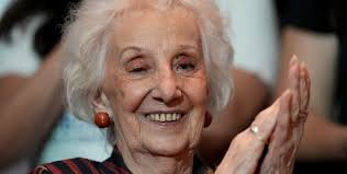 queridasok's tweet photo. La sonrisa que apaga el odio y la crueldad. 

#Nieto140 https://t.co/njVIlRcKWm