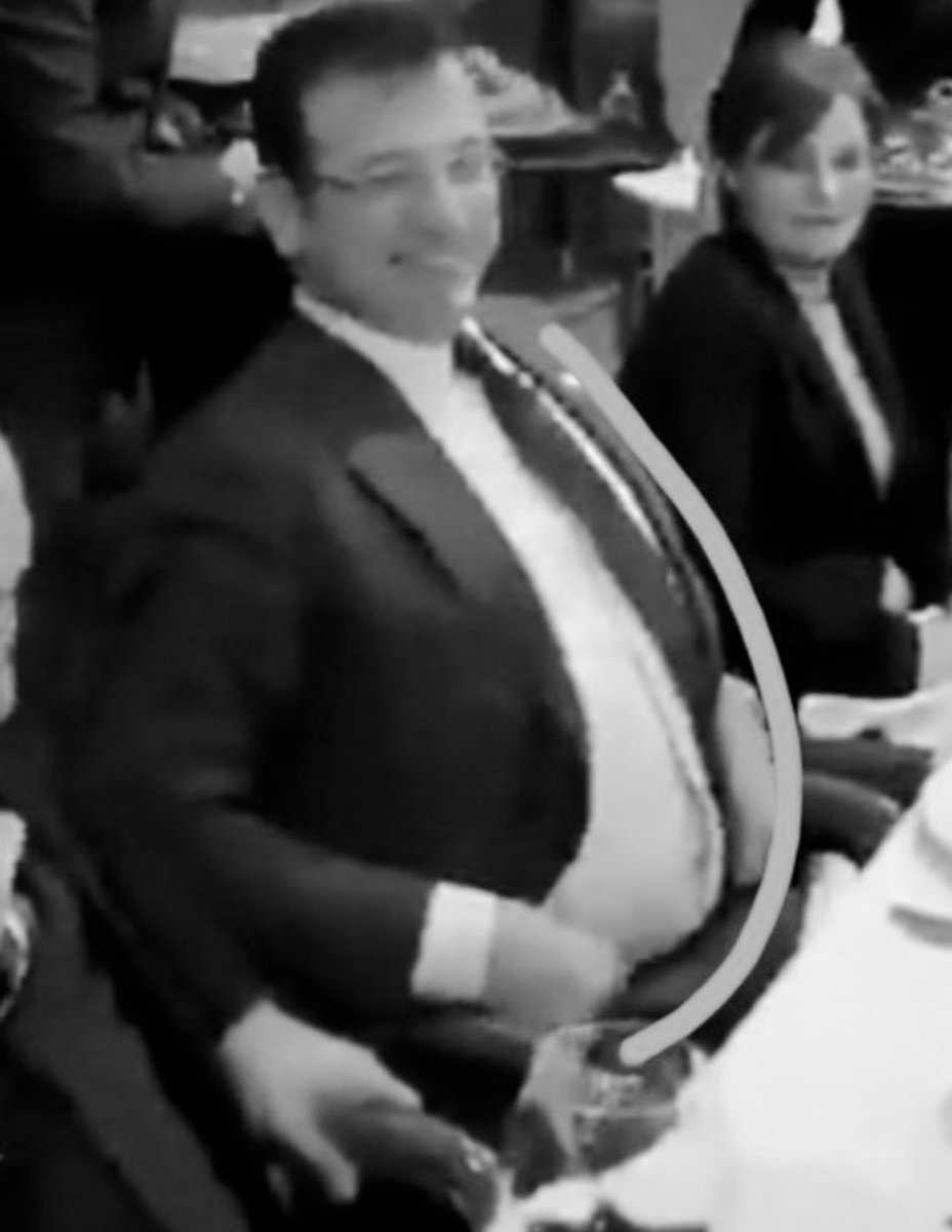 Yıl 2018 İBB Tekfuru : “İstanbul’u öz kaynaklarınız ile yöneteceğiz” 

2019 : 🇩🇪 Deutsche bankasından 110 milyon kredi 😳

2021 : 🇫🇷 Fransız kalkınma bankasından 93 milyon kredi 😳

2021 : 580 milyon dolar tahvili borç 💵 

2022 : 355 milyon dolar tahvili borç 💵 

2022 : 925