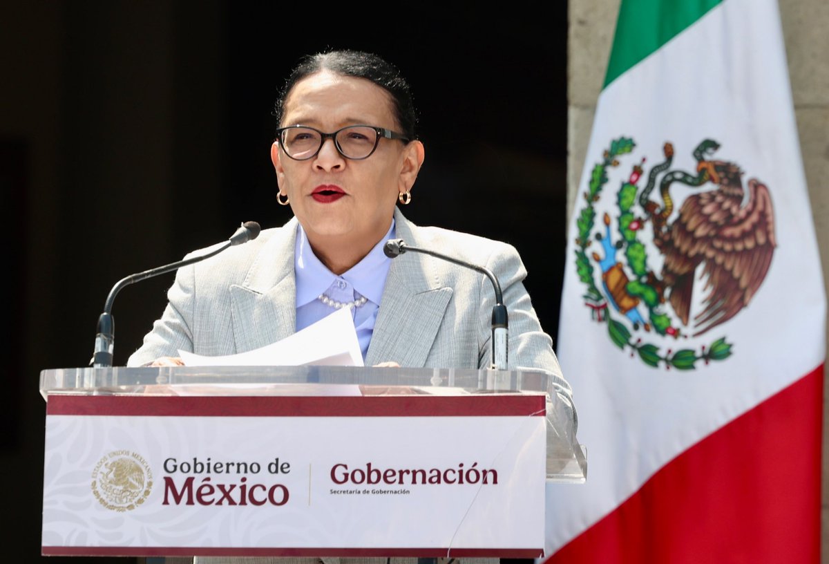 rosaicela_'s tweet photo. #Hoy dedicamos la ceremonia cívica a las mujeres que han transformado nuestra Patria. Por primera vez serán reconocidas oficialmente con el izamiento de la Bandera a toda o a media asta en las fechas de su nacimiento y fallecimiento, gracias a recientes reformas legislativas impulsadas por la Presidenta @Claudiashein. 🇲🇽