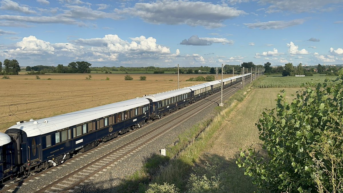 JKejklicek's tweet photo. Vencie Simplon Orient Express #vsoe #orientexpress @ceskedrahy_ https://t.co/Ra1aCDq5Qg