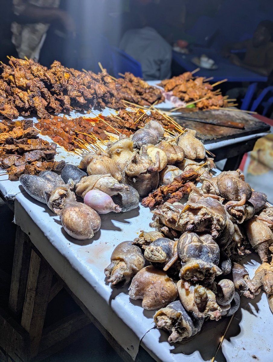 Nilikula hizi Mbupu Vingunguti 2018 ilikuwa ndo mwisho wa kununua nyama choma au Mishikaki ya Road.😂😂😂