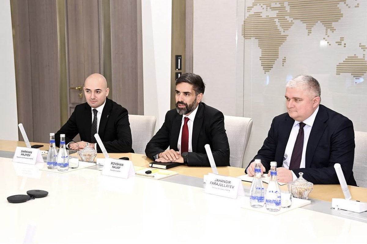 TheRealPFF's tweet image. AFFA President Rovshan Najaf met with PFF President Syed Mohsen Gilani to discuss football cooperation. Both sides expressed confidence that this partnership will boost the sport’s growth in Azerbaijan and Pakistan. 🇦🇿🤝🇵🇰