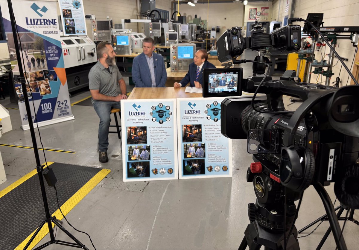 LuzerneCC's tweet image. 🎓📺 Watch now: m.youtube.com/watch?v=2GLVth…
This month on The Sam Lasante Show: President John Yudichak and Instructor John Sherrill spotlight LCCC’s game-changing Career & Technology Academy 🔧🔥