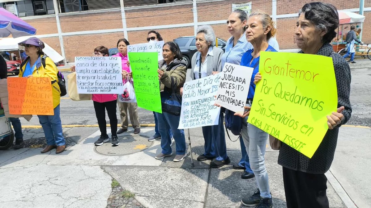 ultranoticiasfm's tweet image. 💼 Protestan trabajadores del ISSSTE Toluca por falta de pago

Personal del área clínica se manifestó este lunes por salarios atrasados y malas condiciones laborales. Algunos no han cobrado en más de tres meses, afectando la atención a adultos mayores.

 #ISSSTE #ProtestaLaboral