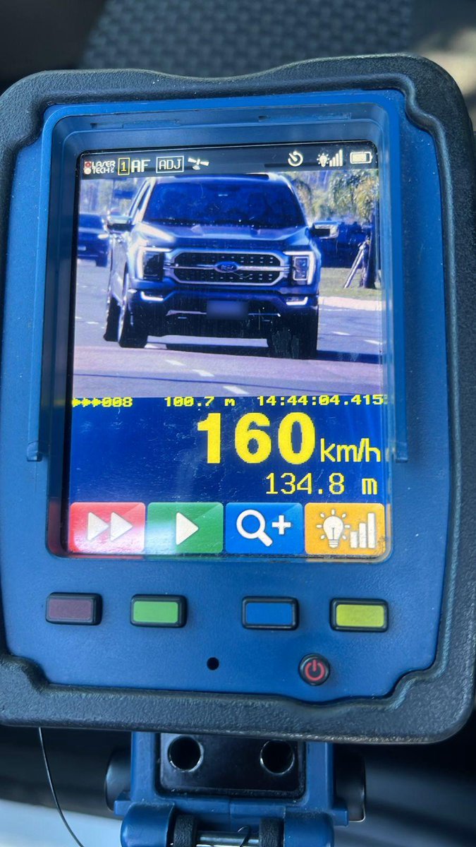 EPTC_POA's tweet image. FLAGRANTE DE IRRESPONSABILIDADE  
16h42 - ⚠️ #EPTC registrou flagrante de irresponsabilidade a 160km/h na Av. Diário de Notícias, onde o limite é de 60 km/h.  

Atenção motorista! 
Tenha consciência e respeite a vida no trânsito mesmo sem a necessidade do radar.   

#FaçaSuaParte
