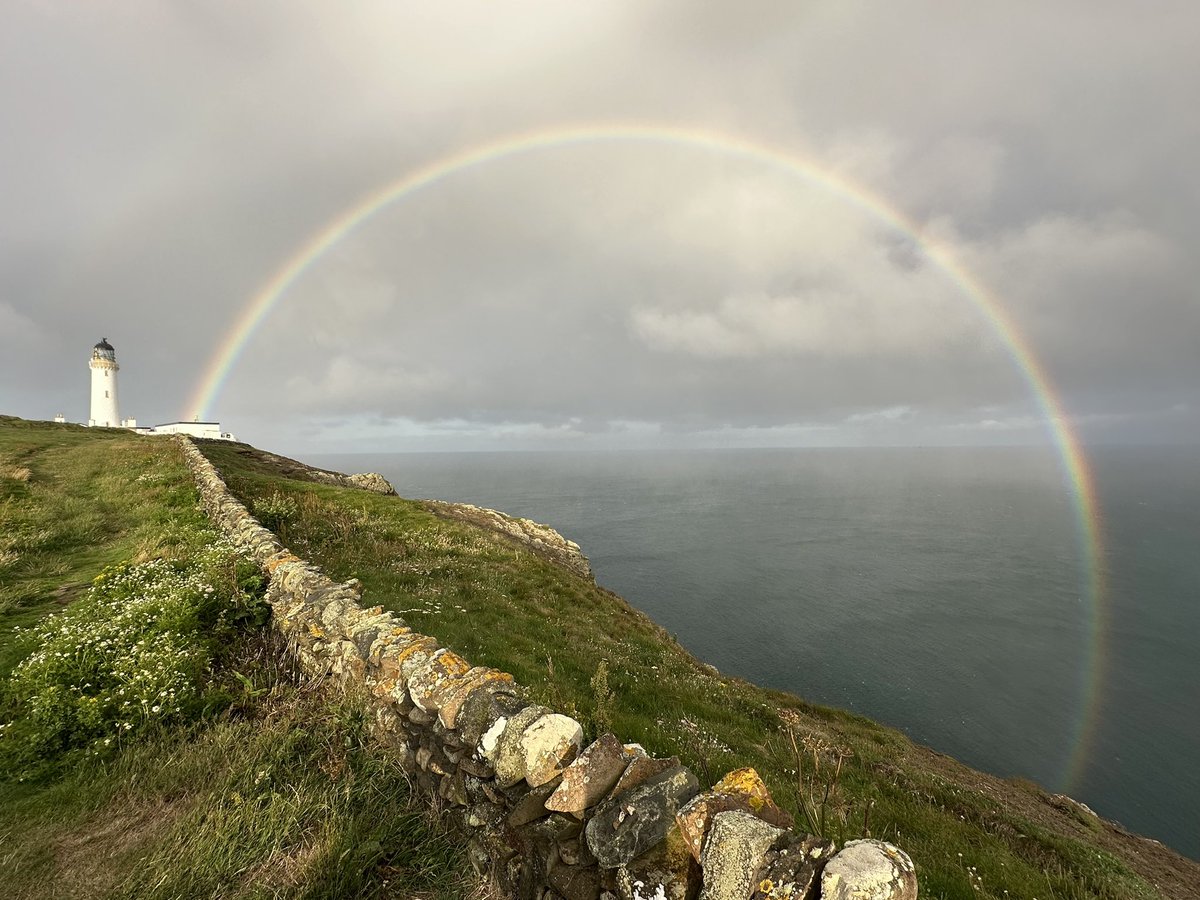Didn’t need my binoculars for this 👀 🌈🏴󠁧󠁢󠁳󠁣󠁴󠁿 #MullofGalloway