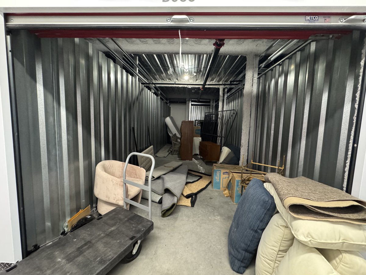 BDJunkremoval's tweet image. Swipe to Clean: Empty Storage Unit Edition
Where junk disappears like magic ✨

💪 Real cleanups. Real satisfying.
🐾 Black Dog Junk Removal
📍 Charleston, SC
☎️ 843-920-JUNK

#JunkRemoval #CleanOutCrew #DeclutterYourLife #SwipeToClean #BeforeAndAfter #JunkBeGone #ClutterFree