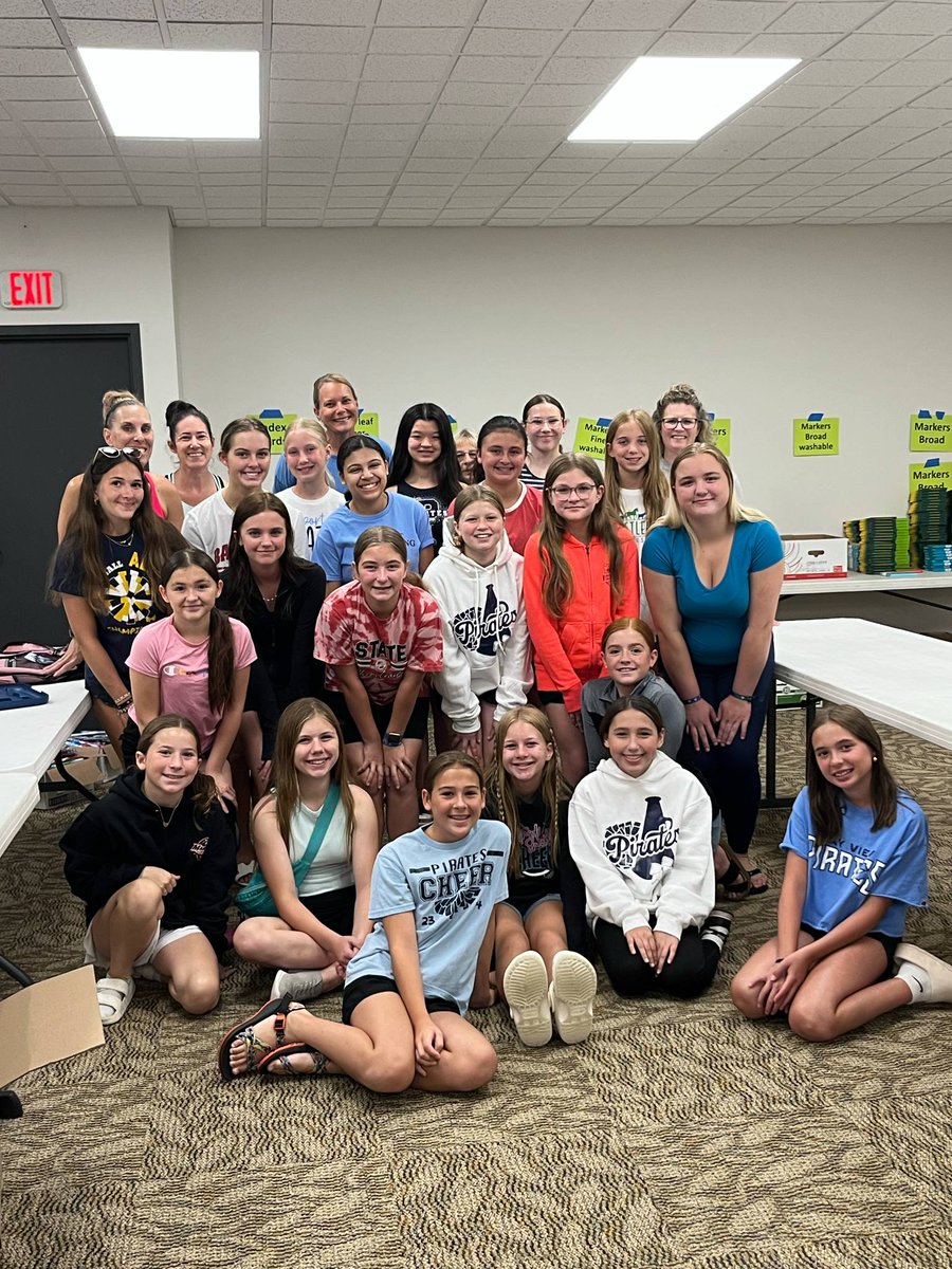GivingTreeHSSD's tweet image. Go Team!!!! 
A BIG shout out to  Pirates Bayport/BayView Cheerleading Team today for helping set up our Back To School Event room!  We are so thankful for your strength, your organizational skills &amp;amp; teamwork!!!  Great job!!! @HSSD