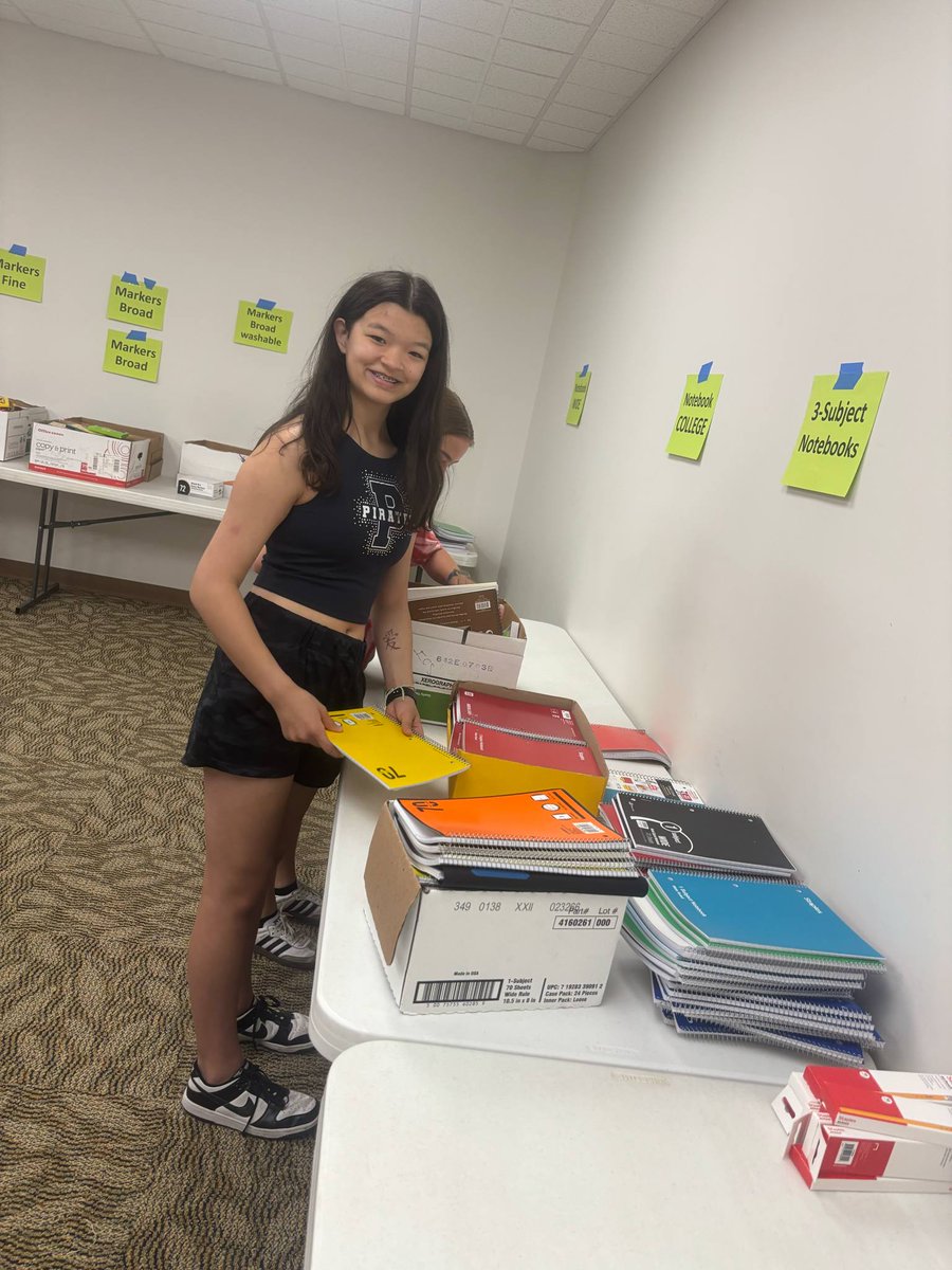 GivingTreeHSSD's tweet image. Go Team!!!! 
A BIG shout out to  Pirates Bayport/BayView Cheerleading Team today for helping set up our Back To School Event room!  We are so thankful for your strength, your organizational skills &amp;amp; teamwork!!!  Great job!!! @HSSD