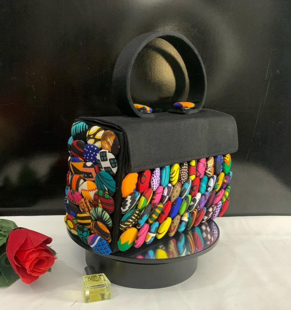 SuperWomanOrg's tweet photo. VEE’S Button Bag $42

This signature piece, named after our beloved lead craft trainer Virtue Ali.

Every purchase helps fund free skill training, mentorship and financial empowerment for young women in Nigeria.

See more of our products here: https://t.co/ptW4ok3Nv1 https://t.co/IvLD0L7rC2