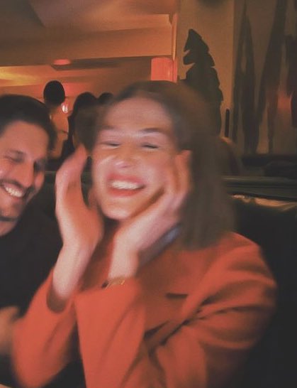dailyrosamund's tweet photo. https://t.co/ypPFMxeeL2