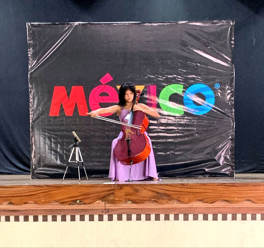 ConsulMexTeu's tweet image. 🎵 De Tapachula 🇲🇽 para el mundo. 🌎
Gran recital de Lunita Corina en Coatepeque 🇬🇹 bajo el proyecto "Violonchelo de Barrio" 🎻
Casa llena en el Teatro Municipal de la Cultura en donde la joven de 15 años cautivó a su audiencia.