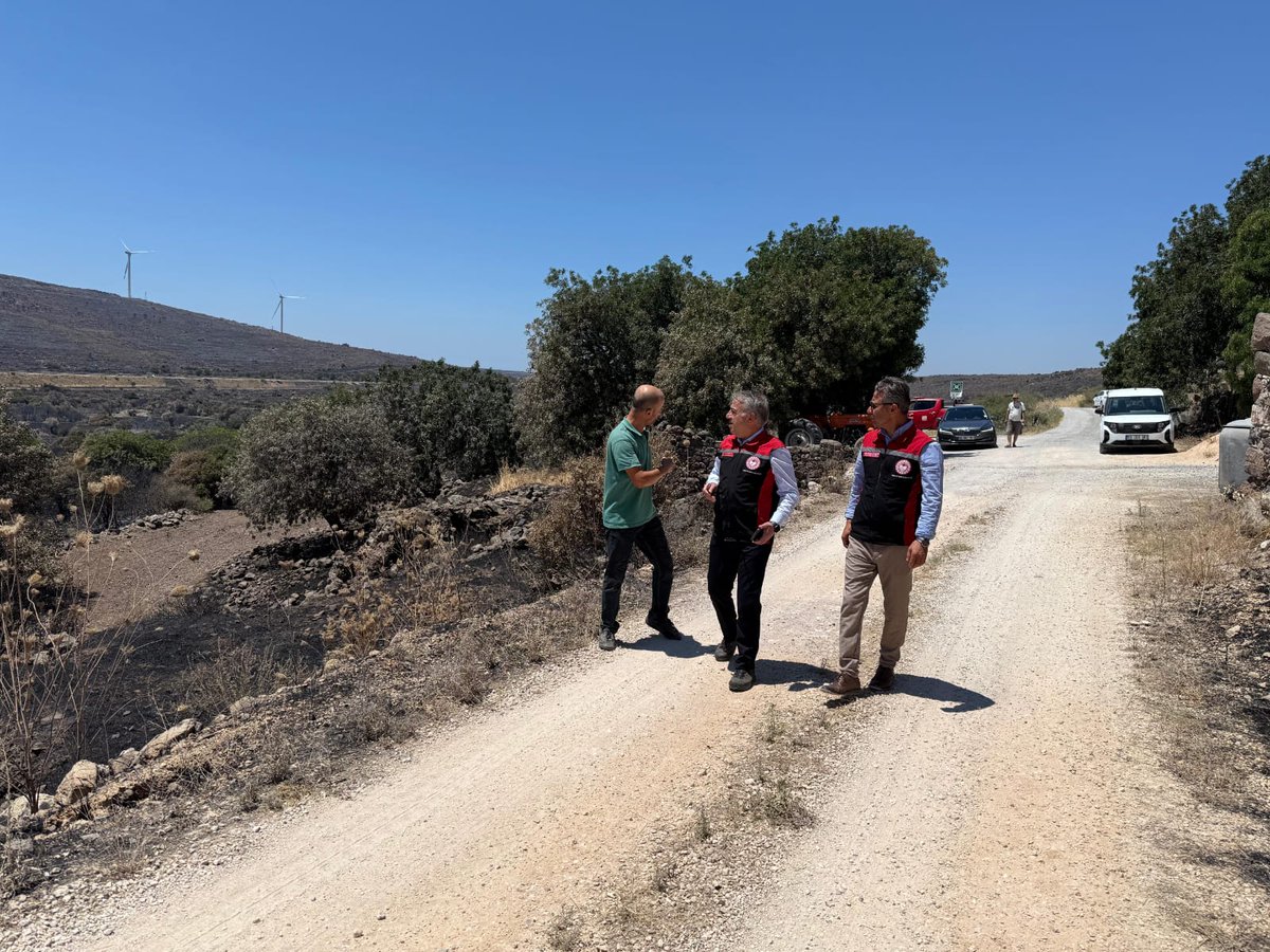 Çeşme İlçe Tarım ve Orman Müdürlüğü (@cesmeilcetarim) on Twitter photo Sayın İl Müdürümüz Mustafa ŞAHİN İlçemizde meydana gelen #yangında zarar gören alanlarda incelemelerde bulundu. Muhtarlarımızla ve #üreticilerimize bir araya gelerek geçmiş olsun dileklerini iletti.🙏
<a href="/TCTarim/">T.C. Tarım ve Orman Bakanlığı</a> <a href="/izmirtarim/">İzmir Tarım ve Orman İl Müdürlüğü</a> <a href="/ibrahimyumakli/">İbrahim Yumaklı</a> <a href="/MstafaSahin44/">Mustafa ŞAHİN</a> Sayın İl Müdürümüz Mustafa ŞAHİN İlçemizde meydana gelen #yangında zarar gören alanlarda incelemelerde bulundu. Muhtarlarımızla ve #üreticilerimize bir araya gelerek geçmiş olsun dileklerini iletti.🙏
<a href="/TCTarim/">T.C. Tarım ve Orman Bakanlığı</a> <a href="/izmirtarim/">İzmir Tarım ve Orman İl Müdürlüğü</a> <a href="/ibrahimyumakli/">İbrahim Yumaklı</a> <a href="/MstafaSahin44/">Mustafa ŞAHİN</a>
