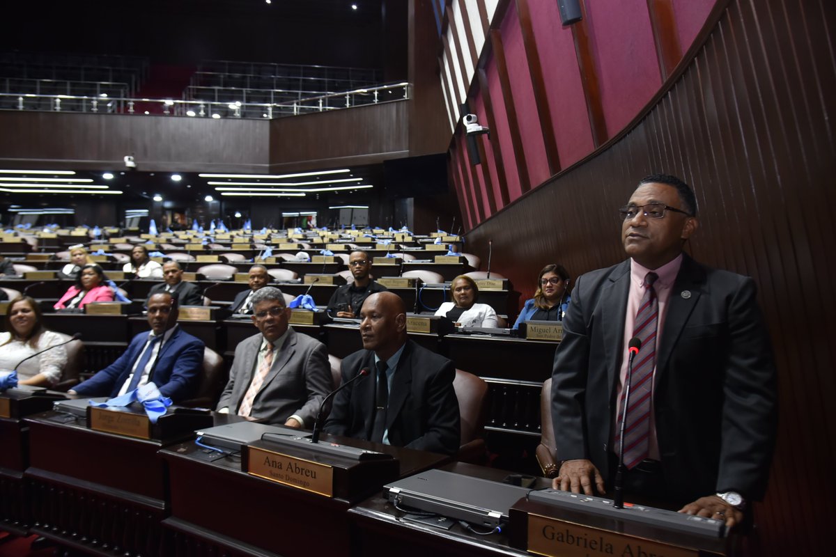 Desde el programa #DiputadosPorUnDía recibimos una delegación de Universitarios de la Universidad Nacional Pedro Henríquez Ureña (<a href="/UNPHURD/">UNPHU</a>), del Distrito Nacional📍, acompañados del diputado Mateo Espaillat (<a href="/MateoEspaillat/">Mateo Espaillat</a>), quienes recorrieron las instalaciones de este