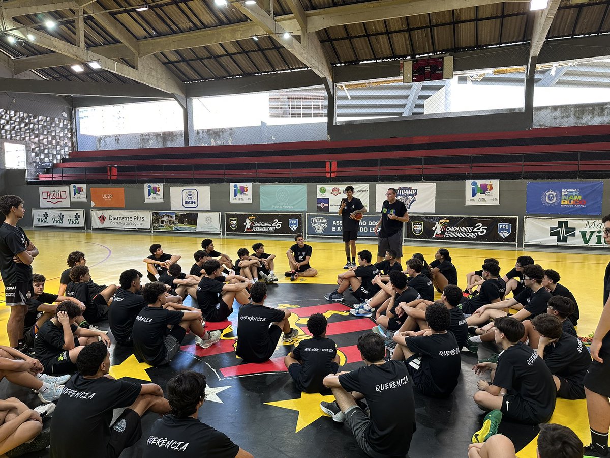 coache_graves's tweet image. Day 1 of camp in Recife, Brazil complete. What a great day working with this group of players and coaches! Pt1  @Coach_Prete