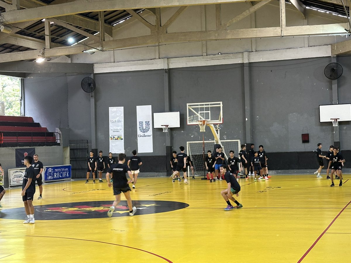 coache_graves's tweet image. Day 1 of camp in Recife, Brazil complete. What a great day working with this group of players and coaches! Pt1  @Coach_Prete