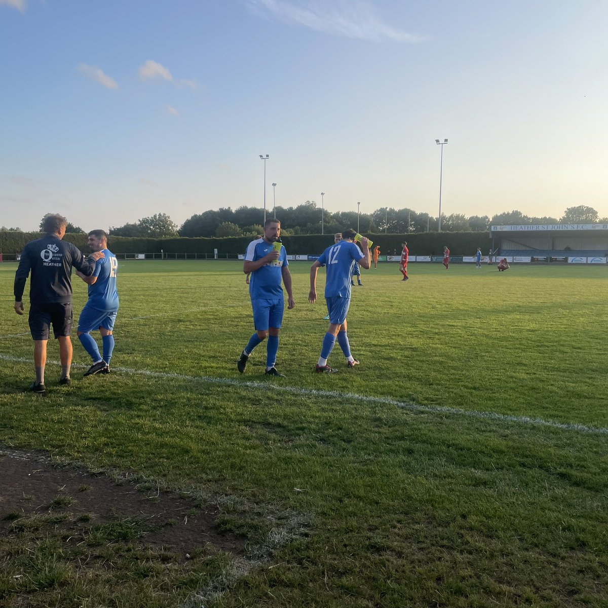 Quick drinks break before game restarts after change of keeper for away team