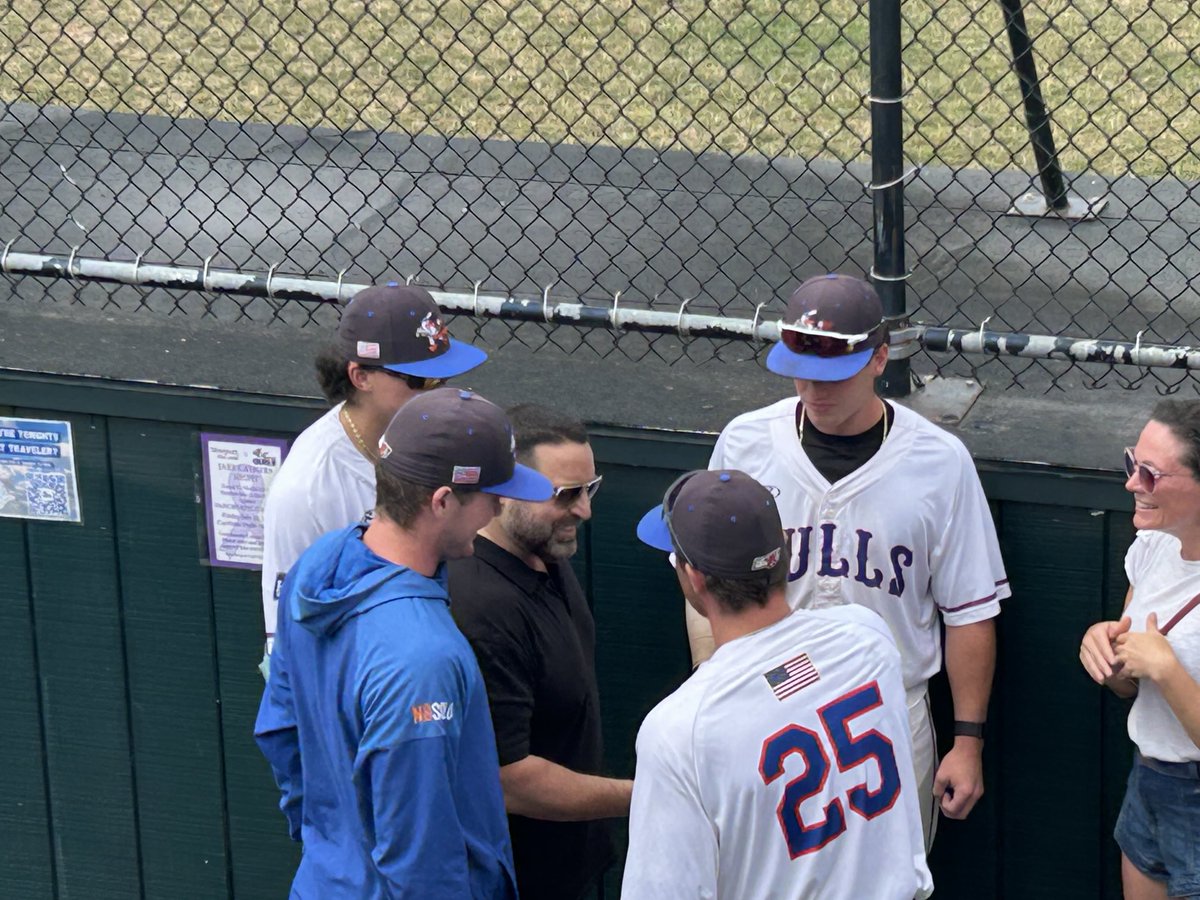 LouStandUP1's tweet image. Honored to meet and take photos with players from the Newport Gulls. Great group of guys. Beautiful ballpark in Newport, Rhode Island!