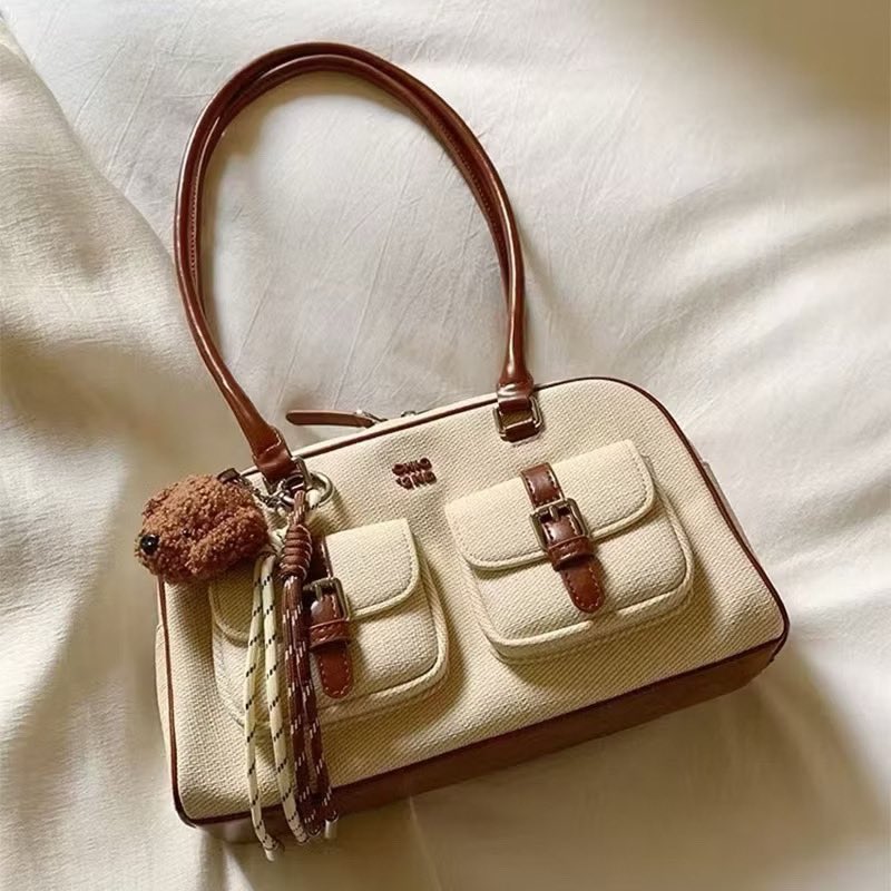 Armsiiii's tweet photo. ￼Schwarz ENTEN กระเป๋าสะพายไหล่มือถือผู้หญิง Nanfeng Chio2n Vintage New Commuter Boston Bag

พิกัด 👜 https://t.co/37zEJecIyz https://t.co/yaUfC6uKRS