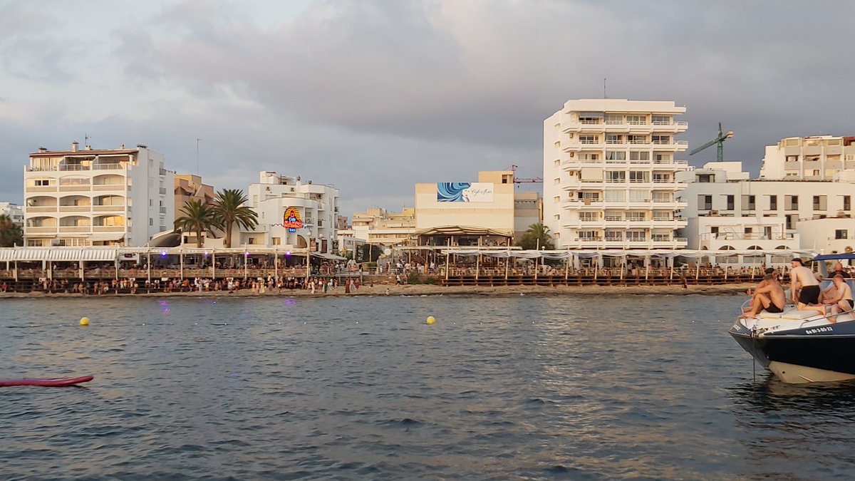 Ladies &amp;Gentlemen, for the very last time, please say hello, and GOODBYE, to a very dear couple of friends of mine.

#CafeDelMar 
#mambo's

I WILL BLOODY MISS YOU!!