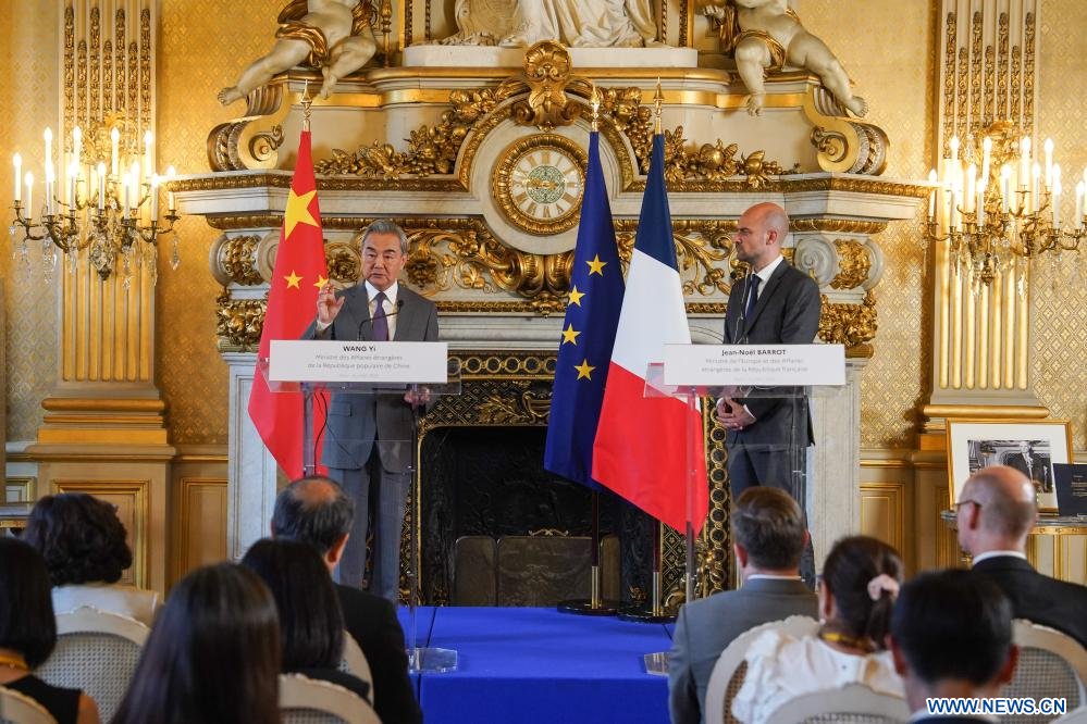 🇨🇳🇫🇷Le ministre chinois des Affaires étrangères, Wang Yi, a appelé vendredi la Chine et la France à agir en tant que forces de stabilité, d'ouverture, d'inclusivité et d'unité lors d'une conférence de presse à Paris au côté de M. Jean-Noël Barrot.
fr.china-embassy.gov.cn/fra/zfzj/20250…