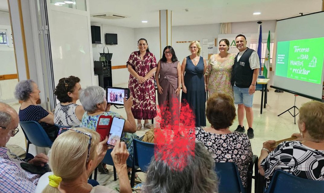 Junta Sevilla (@juntasevilla) on Twitter photo ♻️La <a href="/AndaluciaJunta/">Junta de Andalucía</a> fomenta el reciclaje entre los mayores con su iniciativa ‘Recapacicla’
➡️ Vía <a href="/EPSevilla/">Europa Press Sevilla</a>
europapress.es/esandalucia/se… ♻️La <a href="/AndaluciaJunta/">Junta de Andalucía</a> fomenta el reciclaje entre los mayores con su iniciativa ‘Recapacicla’
➡️ Vía <a href="/EPSevilla/">Europa Press Sevilla</a>
europapress.es/esandalucia/se…