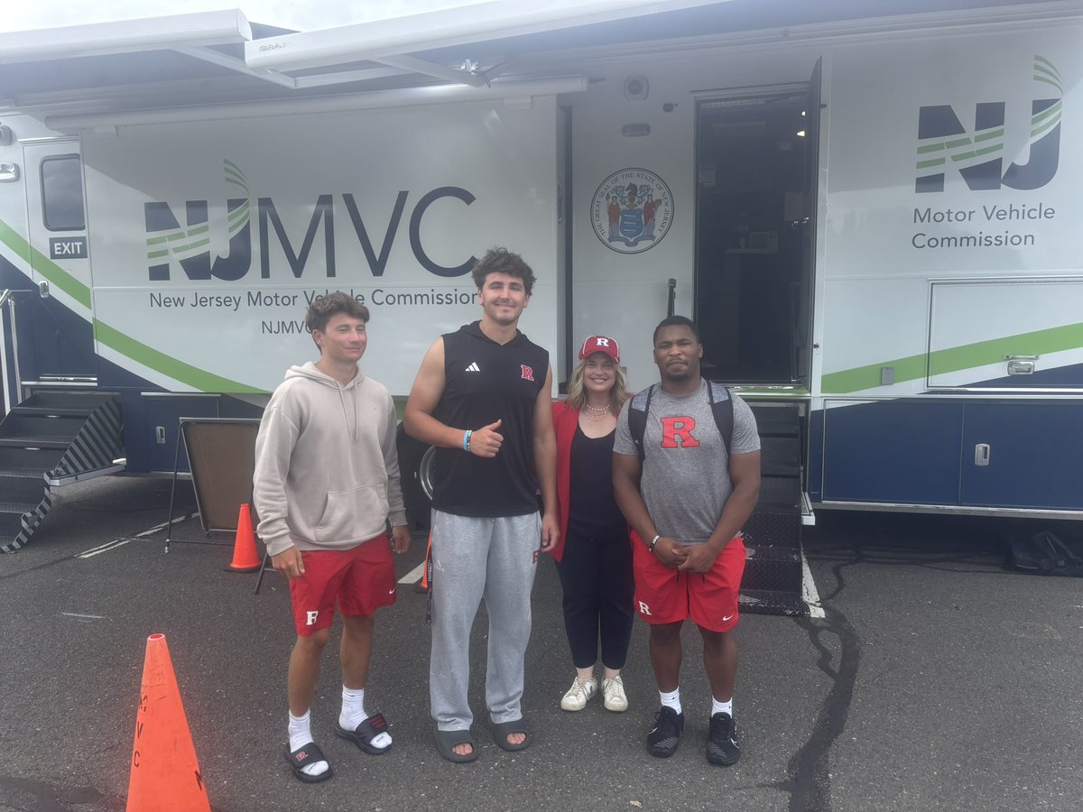 AswVickyFlynn's tweet photo. A local constituent who works for Rutgers let me know that Rutgers Football players were struggling to get Real IDs before the season. My office teamed up with @NJ_MVC to bring a mobile unit to campus. Now the team is travel ready and can focus on winning. 
Go RU! ❤️🖤 #RealID #RutgersFootball