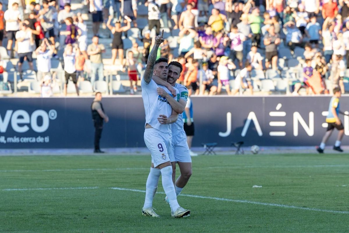 🟣 Camiseta utilizada por Fernando Rodríguez. 

📅 Temporada 2024/2025.

🚀 Ascenso a 2ª Federación. 

🟪 Jugador importante en el Playoff, su gol nos dio el pase a la segunda ronda.