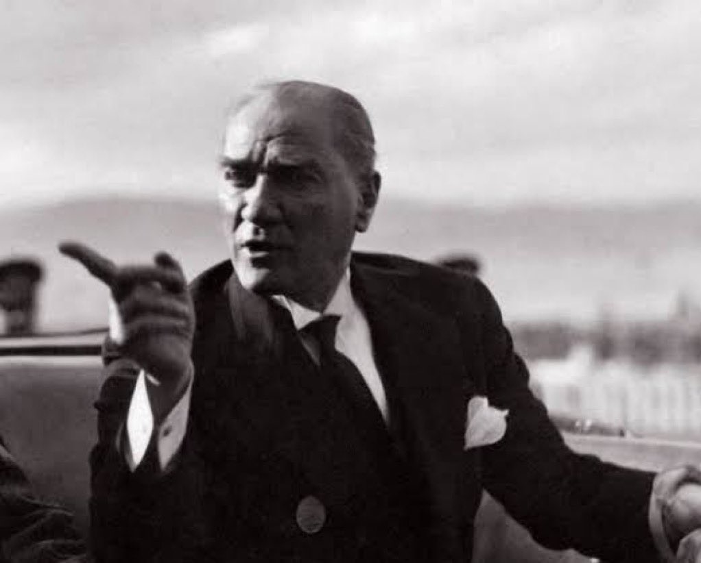 Umutsuzluğa kapıldığında,
Atatürk’ün nelere karşı başardığını unutma..