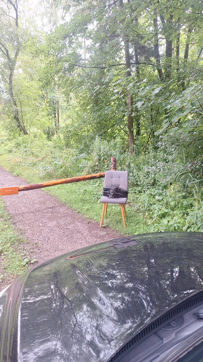 Dit stilleven bleef achter in het #kuinderbos. Achtergelaten door een aso (Afval Stoort Ons)