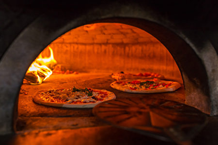 RegBurns's tweet photo. Favorite Pizza https://t.co/Ie3e3A6Rvs