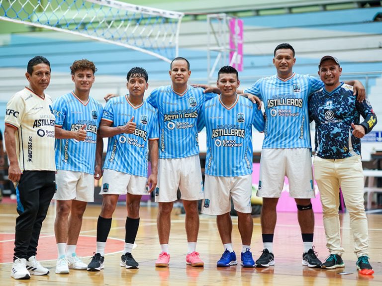 aquilesalvarez's tweet photo. PASIÓN DEPORTIVA QUE UNE AL ECUADOR

La primera competencia profesional de la Liga Nacional de Ecuavóley se realizó en el Coliseo Abel Jiménez Parra del Parque Samanes, este deporte es 100 % ecuatoriano. Con 16 equipos recorriendo 14 ciudades, esta liga no solo impulsa al ecuavóley, sino que reafirma a Guayaquil como el corazón del deporte nacional. 

Todo esto es parte del camino que consolida a Guayaquil como Capital Americana del Deporte 2026.

Así seguimos #ConstruyendoLaCiudadDeTodos.
