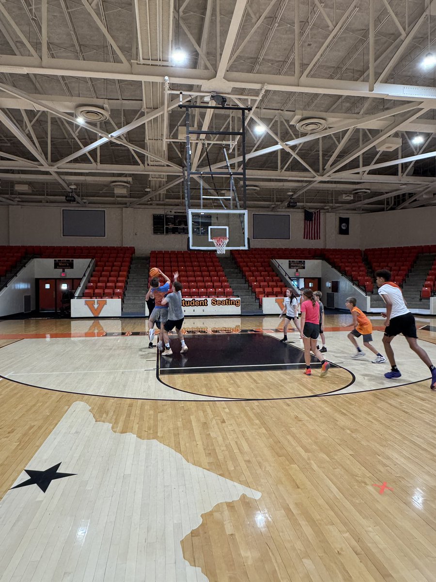 Khalil Shakir 🏀 (@coachkhalils) on Twitter photo Always enjoy giving back to our community and the game that has given me so much. Successful start to a 4 day camp here in Virginia!
Shoutout to Jarrell Christian, <a href="/EmoryHenry_MBB/">Emory & Henry Basketball</a> alum and <a href="/MaineCeltics/">Maine Celtics</a> GM for putting on this camp! Always enjoy giving back to our community and the game that has given me so much. Successful start to a 4 day camp here in Virginia!
Shoutout to Jarrell Christian, <a href="/EmoryHenry_MBB/">Emory & Henry Basketball</a> alum and <a href="/MaineCeltics/">Maine Celtics</a> GM for putting on this camp!