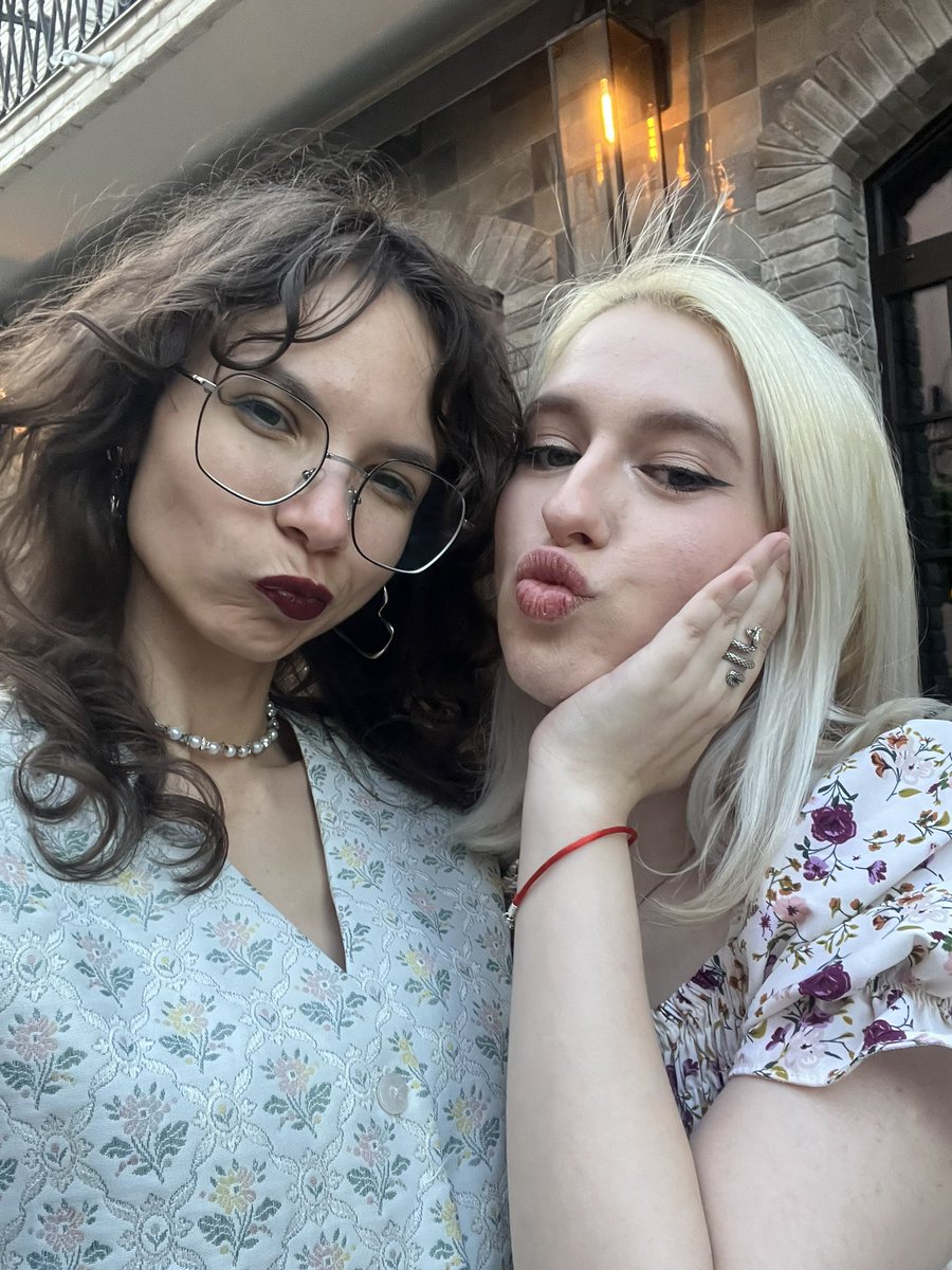 з <a href="/douxxreve/">лексі</a> 😗💜