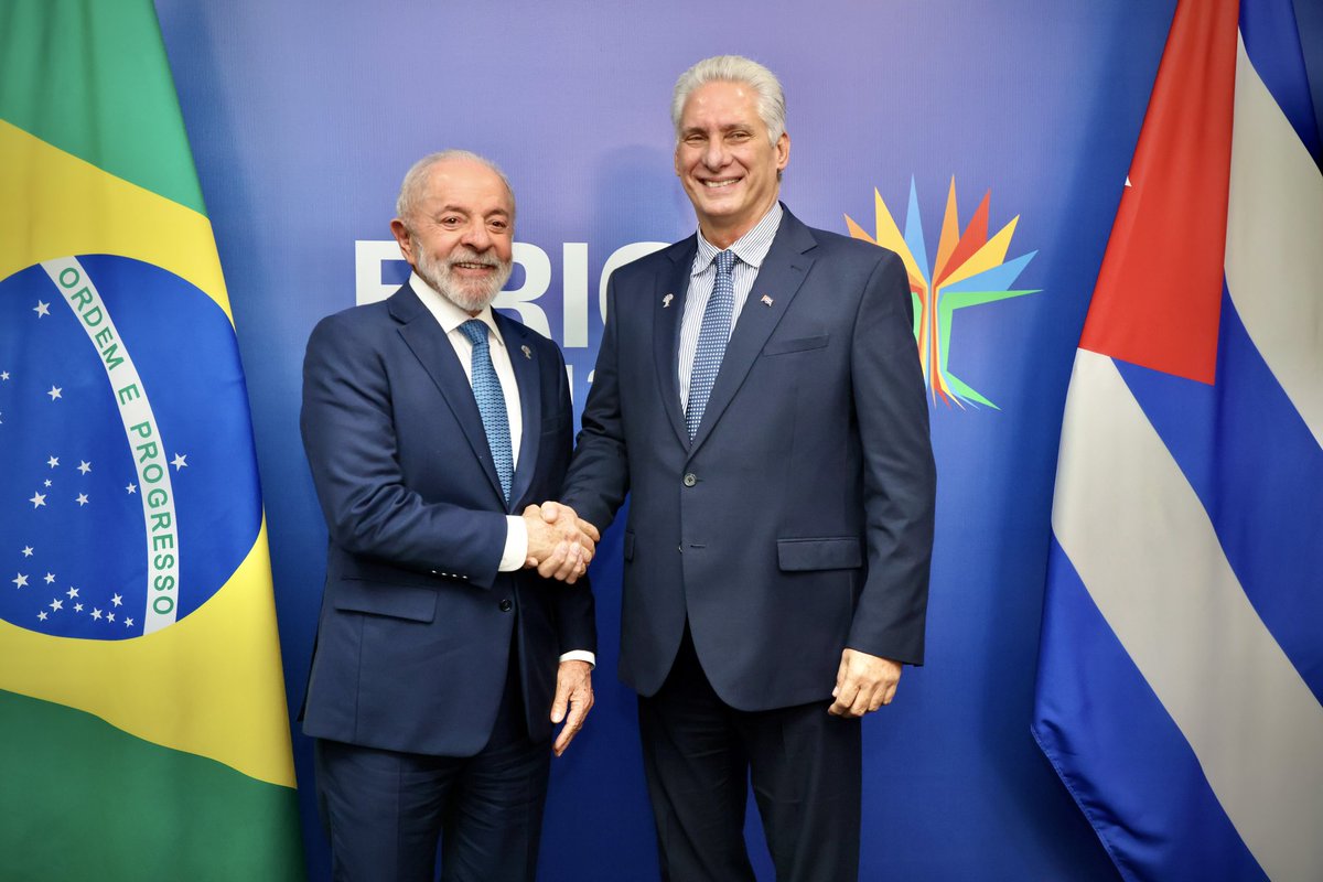 Acompañamos al Presidente <a href="/DiazCanelB/">Miguel Díaz-Canel Bermúdez</a> en productiva reunión con Presidente <a href="/LulaOficial/">Lula</a>, a quien agradeció voluntad política de #Brasil de seguir apoyando a #Cuba en proyectos de desarrollo económico en sectores como agricultura, producción de alimentos y medicamentos, y energía.