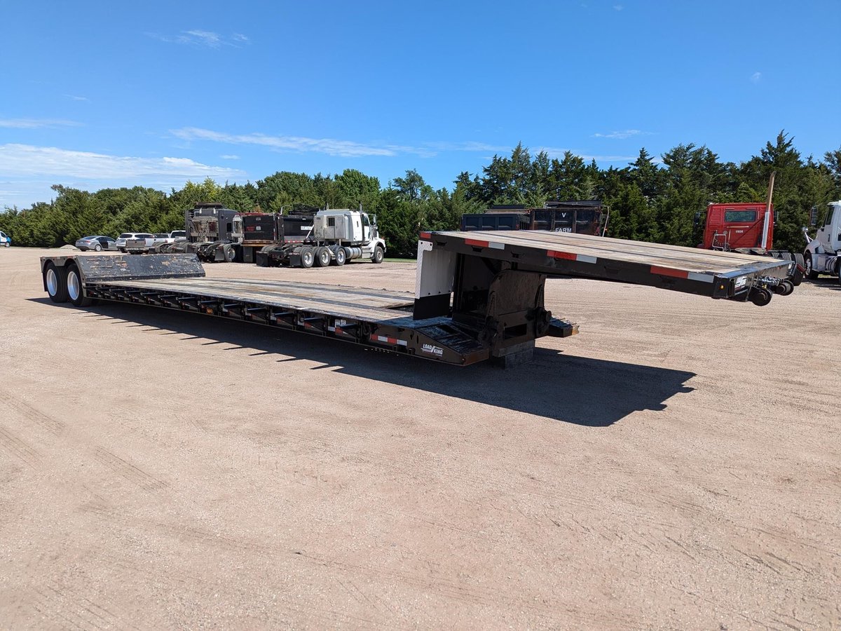 EquipmentTrader's tweet image. 💪 Get set to haul with this 2020 Load King 40-Ton Lowboy Trailer 🔥📍 Sawyer, KS | 💰 $47,500
29' well, 49' x 102", air ride, swing-out outriggers! 🚛 Nationwide delivery available 👉 brnw.ch/21wTXYs

#EquipmentTrader #BuySellResearch #TrailerForSale #LowboyTrailer