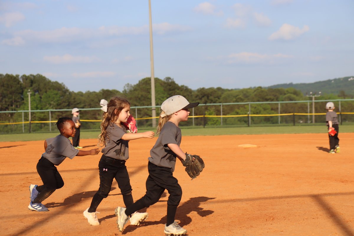 🚨 Last chance to save $ on fall sports! ⚾️🏐 Register for baseball, softball, t-ball &amp; volleyball before it’s too late! 🏃‍♂️💨 Birth certs needed. Click 👉 rfpra.com to register now! 📝 #FallSports #RegisterNow
