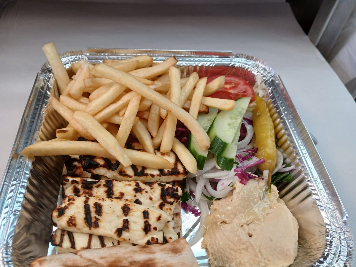 mrkebabmargate's tweet image. Craving something cheesy, crispy &amp;amp; full of flavour?

Treat yourself to our Halloumi Complete Meal Platter – grilled halloumi, fresh veg, chips, sauces &amp;amp; fluffy pita

🌯 Halal | Generous portions | Great service
📍 Mr Kebab Margate – Cliftonville

#MrKebabMargate #HalloumiHeaven