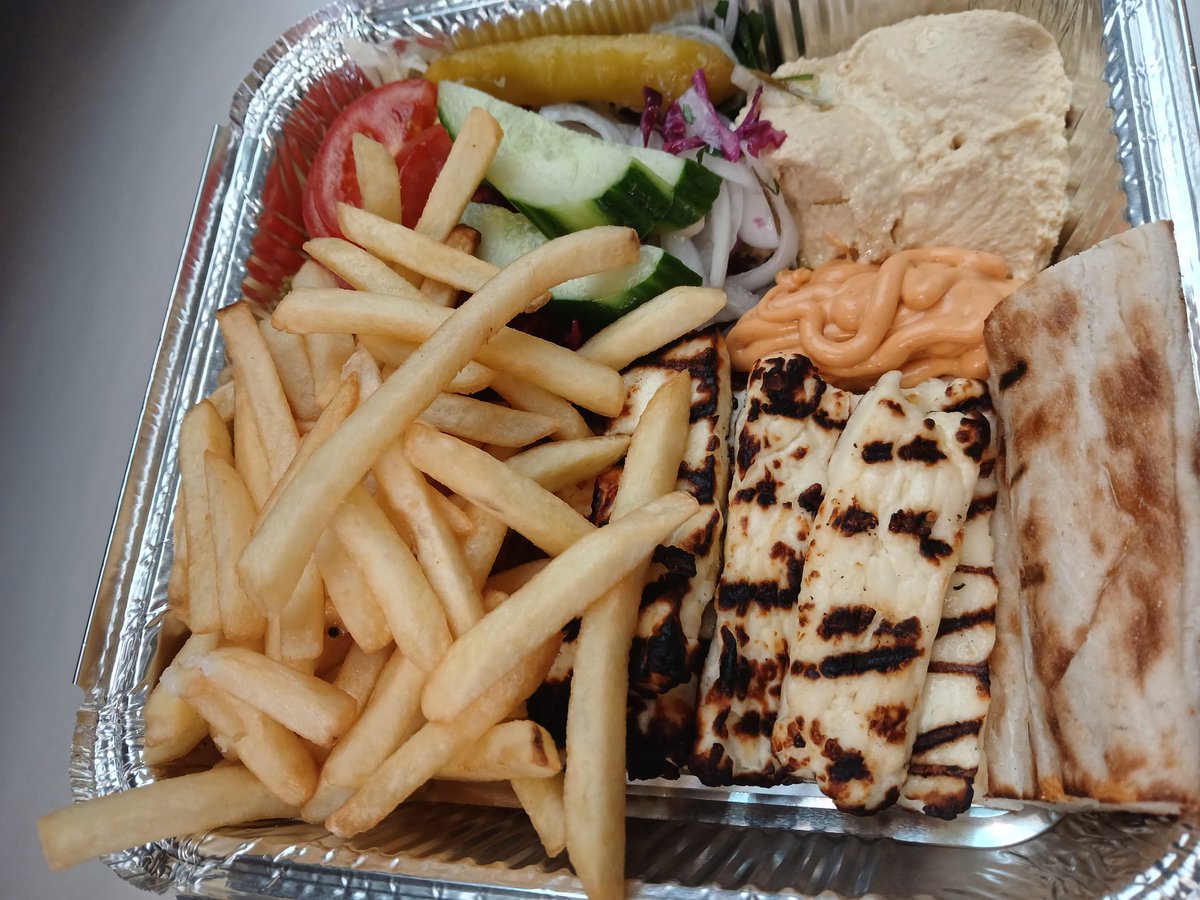mrkebabmargate's tweet image. Craving something cheesy, crispy &amp;amp; full of flavour?

Treat yourself to our Halloumi Complete Meal Platter – grilled halloumi, fresh veg, chips, sauces &amp;amp; fluffy pita

🌯 Halal | Generous portions | Great service
📍 Mr Kebab Margate – Cliftonville

#MrKebabMargate #HalloumiHeaven