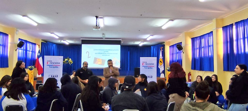 📍En #Tocopilla, estudiantes del Liceo Diego Portales reflexionaron sobre la #EncuestaJuventudYBienestar en el Conversatorio Portaleano 
Una instancia clave para escuchar sus voces y promover la #Prevención #SENDA #SendaEsPrevención #MesDeLaPrevención