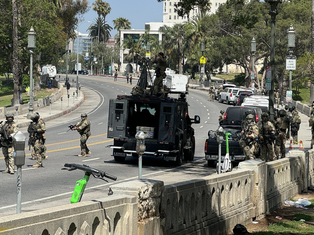 JackPosobiec's tweet photo. Keep those LA highways clean, boys! https://t.co/EwYaqx8U8U
